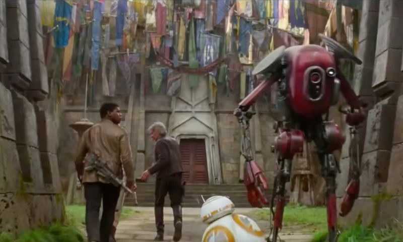 Illustration for article titled All the Stuff From The Force Awakens Trailers That Wasn't in the Movie